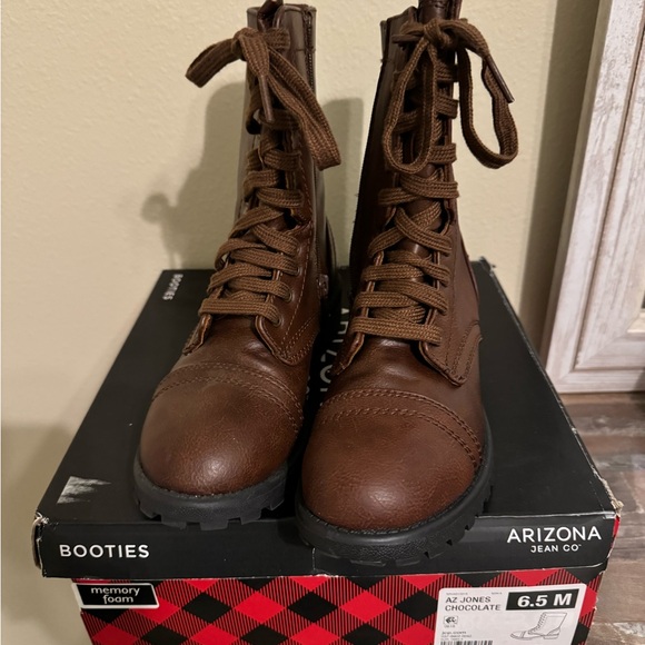 Side zip & lace up walking boots with memory foam in chocolate. - Picture 3 of 5
